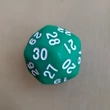Sorsoláshoz és valószínűségszámításhoz – zöld harmincoldalú dobókocka (harminc lappal bíró háromdimenziós test)