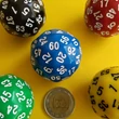 Hatvanoldalú, nagyméretű (38 mm) „dobókocka” lapszámozva 1-60-ig, több színben, feladatötletekkel! - kék