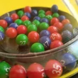 Sorsológép számhúzáshoz, 1-től 48-ig számozott golyókkal