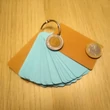 Lapméret: 8.6 x 5.4 cm (bankkártya-/jogosítvány mérete) – Szókártya 20 db pasztellkék szín – Same size as a credit card