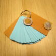 Lapméret: 8.6 x 5.4 cm (bankkártya-/jogosítvány mérete) – Szókártya 20 db pasztellkék szín – Same size as a credit card