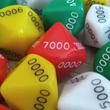 Színválaszték - piros - tízoldalú kocka ezresekkel számozva - számoláshoz - műveletekhez - matematika- és idegen nyelvi órán