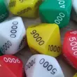 Színválaszték - sárga - tízoldalú kocka ezresekkel számozva - számoláshoz - műveletekhez - matematika- és idegen nyelvi órán