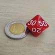 Méret: 22 mm - tízoldalú kocka tízesekkel számozva - számoláshoz - műveletekhez - matematika- és idegen nyelvi órán - piros