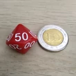 Közeli kép - tízoldalú kocka tízesekkel számozva - számoláshoz - műveletekhez - matematika- és idegen nyelvi órán - piros
