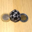 Harminc lappal bíró test deltoidlapokkal – Geometriai (pl. felszín- és térfogatszámítós) feladatokhoz – Thirty-sided die (black)