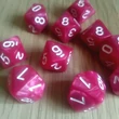 0-9-ig számozva - Tízoldalú kocka játékos feladatokhoz - magenta szín