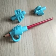 Fejlesztő- és gyógypedagógiai foglalkozásokhoz – Ergonomikus ceruzafogó – világoskék (light blue)