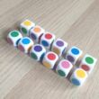 16 mm-es dobókocka különböző színekben az egyes lapjain fejlesztő játékokhoz