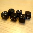 Összeadás + kivonás – jelei dobókockán – 15 mm-es fekete – Dice for maths class practicing counting