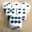Hagyományos pöttyös dobókockák – Társasjátékokhoz és tanórai játékos feladatokhoz – Classic dot dice size: 16 mm