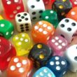Hagyományos dobókockák sokféle kivitelben – Társasjátékokhoz és tanórai játékos feladatokhoz – Classic dot dice