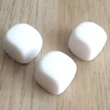 Nagy (20 mm-es) testreszabható dobókocka – Saját társasjáték készítéséhez és tanításhoz – gravírozható – blank white customizable white dice