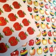 Matrica - pici almák fémesen csillogóMatricaív - fémesen csillogó almák - Apple stickers - 80 pcs per sheet