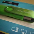 Kétvégű pendrive – csatlakozik telefonhoz is – 32 GB – zöld