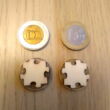 Mérete egy százforintos és egy egyeurós érméhez hasonlítva – Size comparison with coins