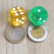 16 mm-es áttetsző pöttyös dobókockák – Dice size: 16 mm