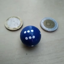 Dobógömb – „kerek dobókocka” 1-6-ig pöttyözve, több színben – kék (1 db)