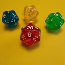 Húszoldalú ikozaéder „kocka" lapszámozva 1-20-ig, áttetsző vörös - egyéb színekben is! (1 db)