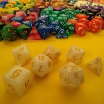 Kockakészlet lapszámozva, 7 db-os, gyöngyházfényű elefántcsontfehér - egyéb színekben is!