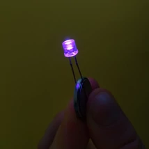 LED dióda áramkörépítéshez vagy „titkos kód" létrehozásához, lila (több színben)