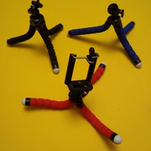 Telefontartó tripod miniállvány „polip" hajlítható lábakkal, tartókerettel - kék (több színben, bleutooth elsütő is kapható hozzá)