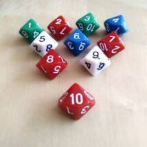 Tízoldalú kocka játékos feladatokhoz, csapatépítéshez 10-ig számozva, piros