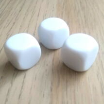 Üres dobókocka több méretben – írható és lemosható felületű – gravírozható – blank white customizable dice