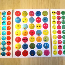 Matrica - mosolygós arcok smiley-k fémesen csillogó - 15 mm - 35 db / ív