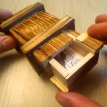 Fa kincsesláda – Trükkös módon nyitható – Magic trick box – hard to open