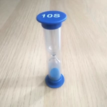 Magasság / height: 9 cm – homokóra pedagógusoknak – osztálytermi játékos feladatokhoz – történelem – anyanyelv – idegen nyelv – 10 másodperces kék