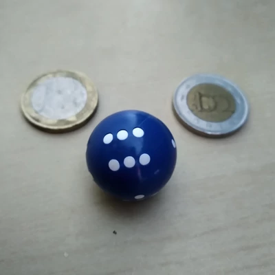 Dobógömb – „kerek dobókocka” 1-6-ig pöttyözve, több színben – kék (1 db)