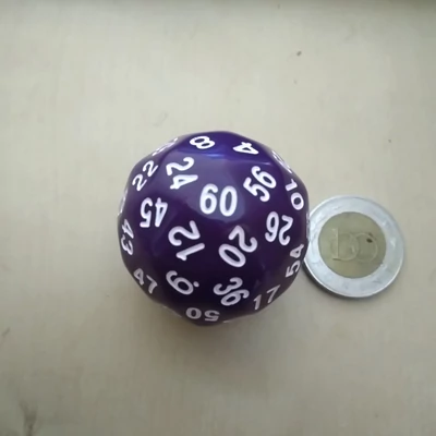 Hatvanoldalú, nagyméretű (38 mm) „dobókocka” lapszámozva 1-60-ig, több színben, feladatötletekkel! - lila