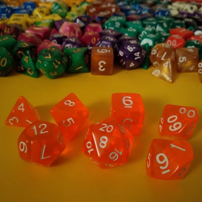 Kockakészlet lapszámozva, 7 db-os, áttetsző, narancssárga neon - sok egyéb színben!