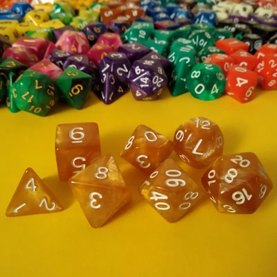 Kockakészlet lapszámozva, 7 db-os, gyöngyházfényű karamellbarna - egyéb színekben is!