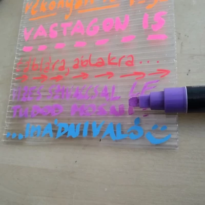 Folyékony kréta - letörölhető, táblára, üvegre, fára, fóliára, műanyagra is ír - lila