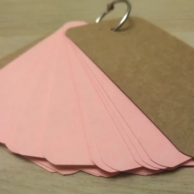 Szókártya szótanuláshoz nyitható fém kulcskarikán – 20 db-os füzér – vocabulary shuffle games