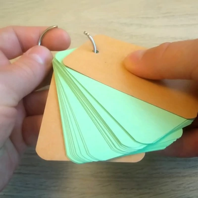 Lapozható – végigpörgethető – kényelmes fogású kartonpapír – DIY Vocabulary shuffle cards – pasztellzöld