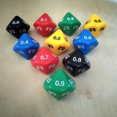 Tízoldalú kocka tizedestörtekkel számozva - számoláshoz - műveletekhez - matematika- és idegen nyelvi órán - zöld - színválaszték