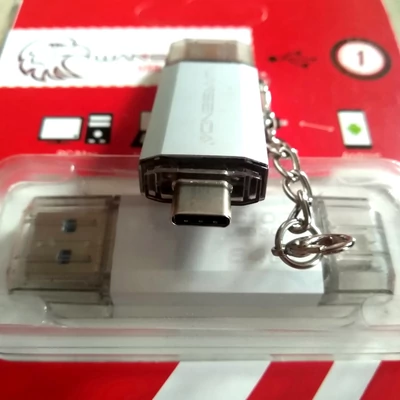 Pendrive – csatlakozik telefonhoz is – type-C és micro USB vég – 128 GB – ezüst