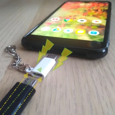 Töltsd USB-C-s telefonod micro-USB kábellel! – Charge cable plug micro-USB female type-C male – IKT digitális oktatás – fehér