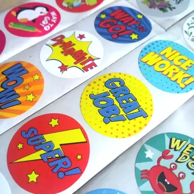 Képregénystílusú matricák élénk színekben diákjaid motiválásához a tanítás során – Reward stickers for teaching