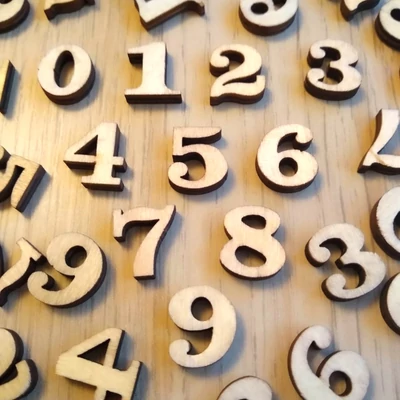 Számjegyek 0-tól 9-ig a tízes számkör játékos gyakorlásához – 100 db