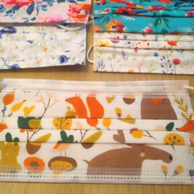 Erdei állatos mintájú eldobható orvosi szájmaszk – Vidám színes háromrétegű maszkok orrcsíptetővel - Friendly animal pattern colorful mask