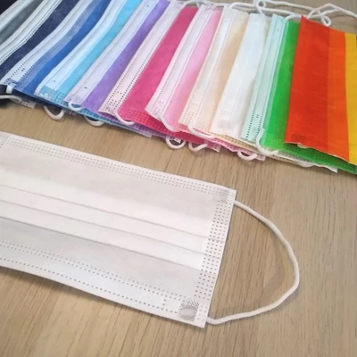 Fehér színű eldobható orvosi szájmaszk – Vidám színes háromrétegű maszkok orrcsíptetővel - White color mask