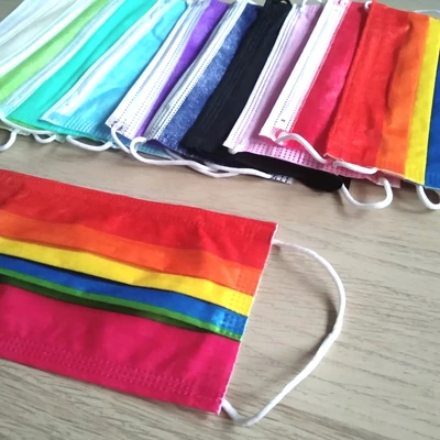 Szivárványszínű eldobható orvosi szájmaszk – Vidám színes háromrétegű maszkok orrcsíptetővel - rainbow strips color mask